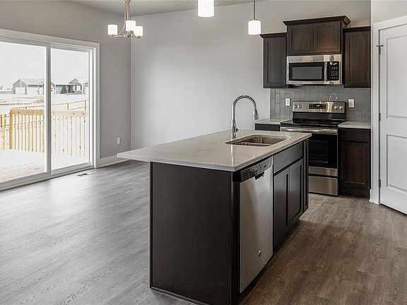 3rd image of 308 6th St NE