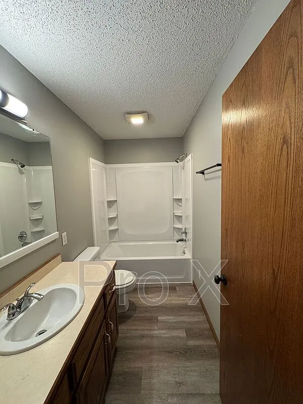 3 bed, 2.0 bath, 1008 sqft, $950 — Photo 4