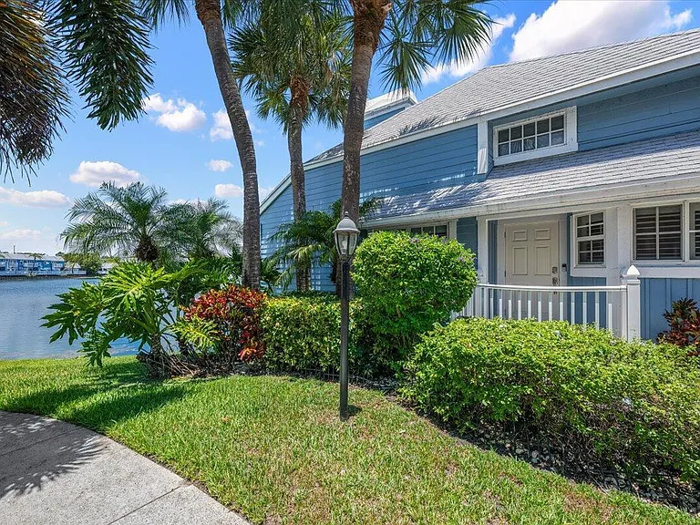 621 Ocean Dunes Cir — Photo 2