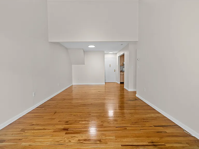 10-12 Chestnut St #304A — Photo 18