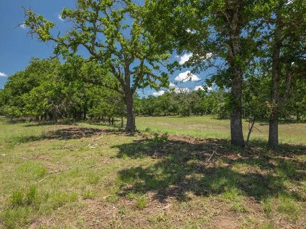 7 Baj Ln, Fredericksburg, TX 78624