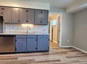 3030-3032 Creekview Circle, 3032