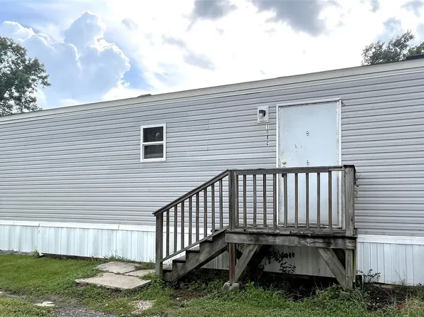 108C S 7th St #C, Highlands, TX 77562