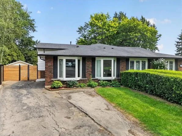 27 Gretna Ct, Hamilton, ON L9C 4V1