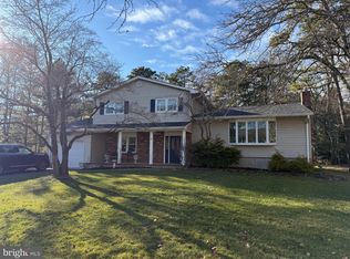 4 Cambridge Ct, Toms River, NJ 08753