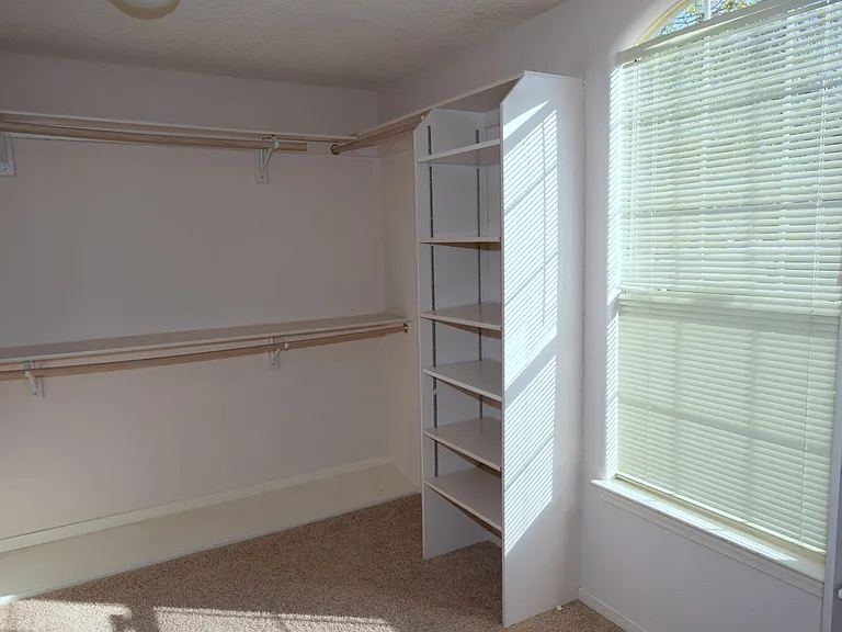 8615 Brighton Dr NE — Photo 23