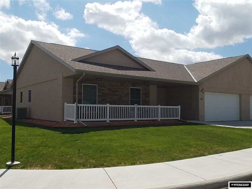 1st image of 801 Sagebrush Dr