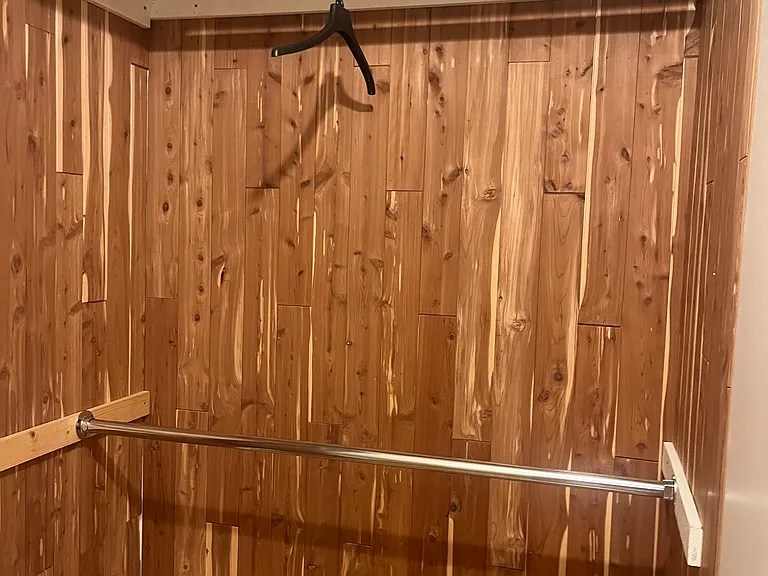 WALK IN CLOSET