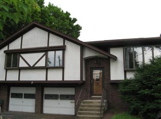 207 S Abington Rd, Clarks Green, PA 18411