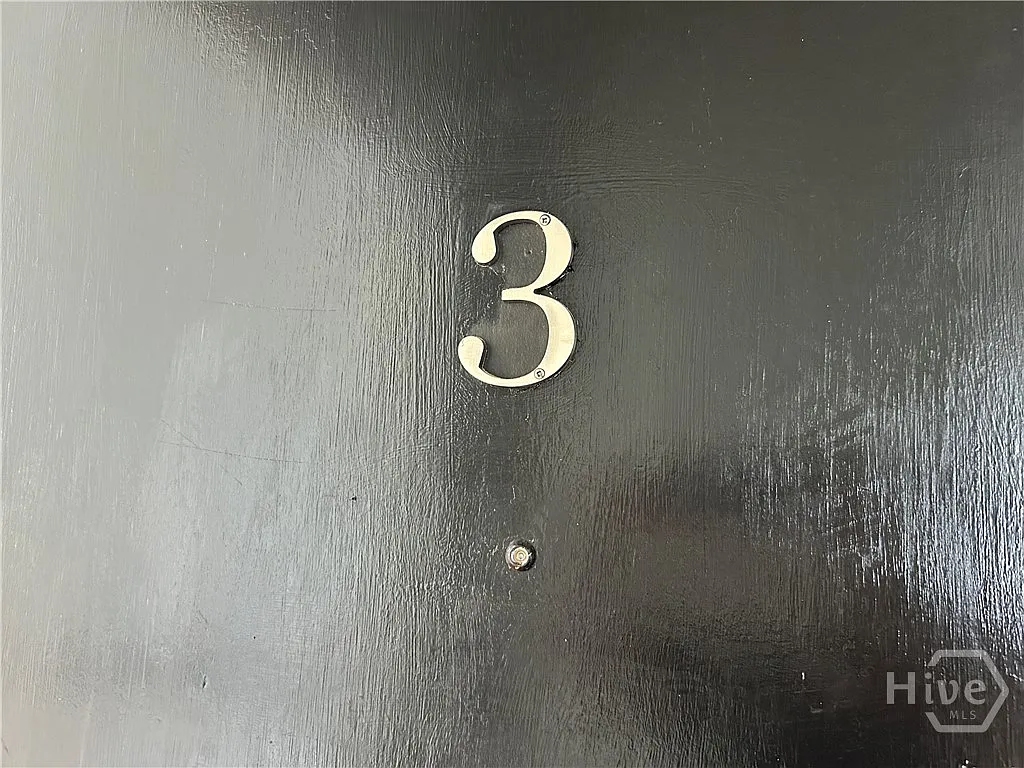 3 bed, 1.0 bath, 1000 sqft, $2,800 — Photo 3