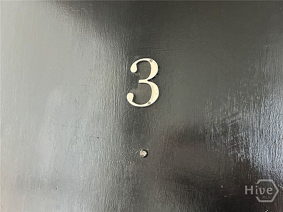 3rd image of 818 Drayton St #3