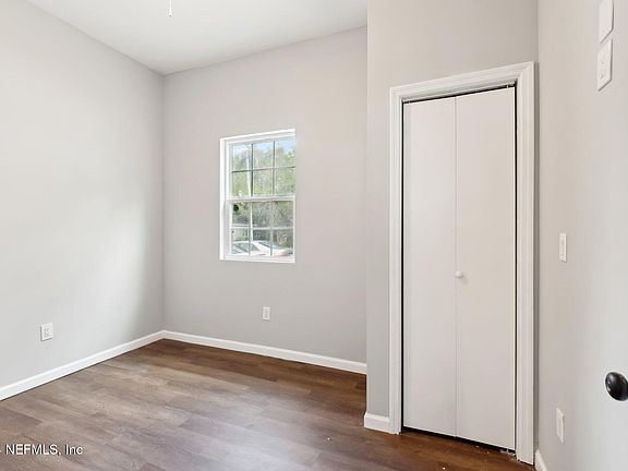 5th image of 828 W 30TH Street