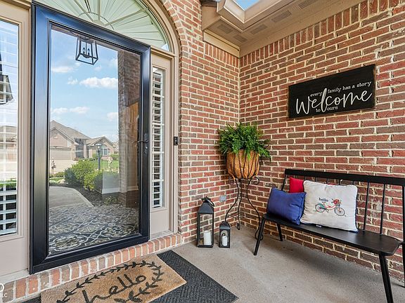 4th image of 51 Bay Hill Cir