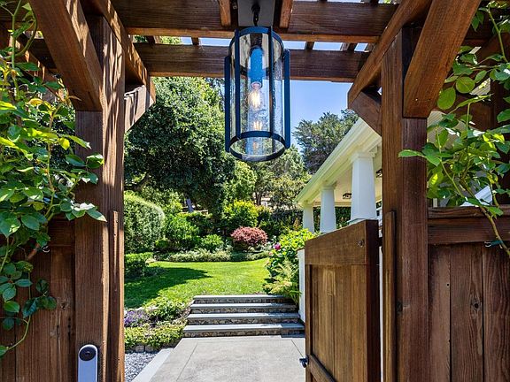 4th image of 364 Chapman Drive