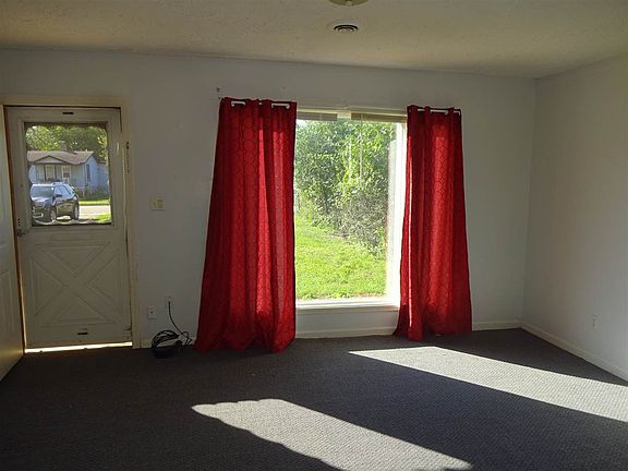 4th image of 2838 Hanson St