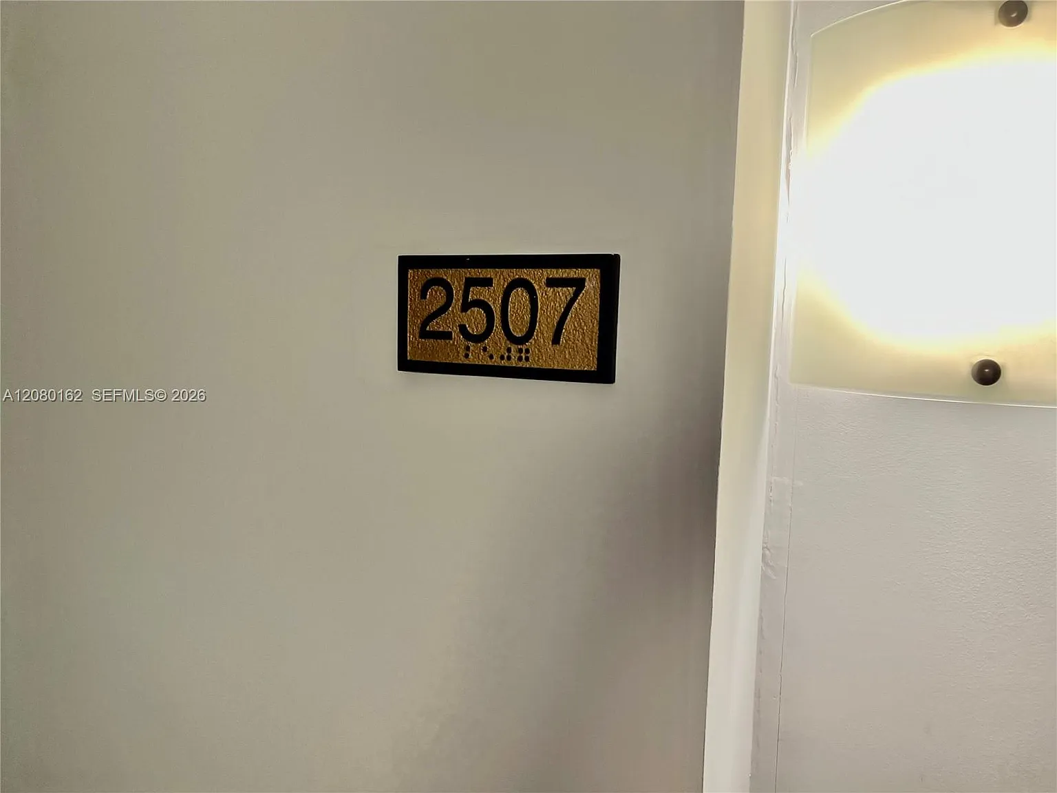 1800 Club Condo — Photo 2