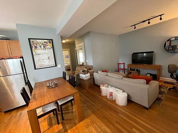 4th image of 2543 W Wabansia Ave #1