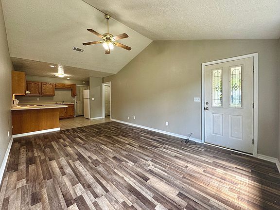 4th image of 121 Green Ln #2