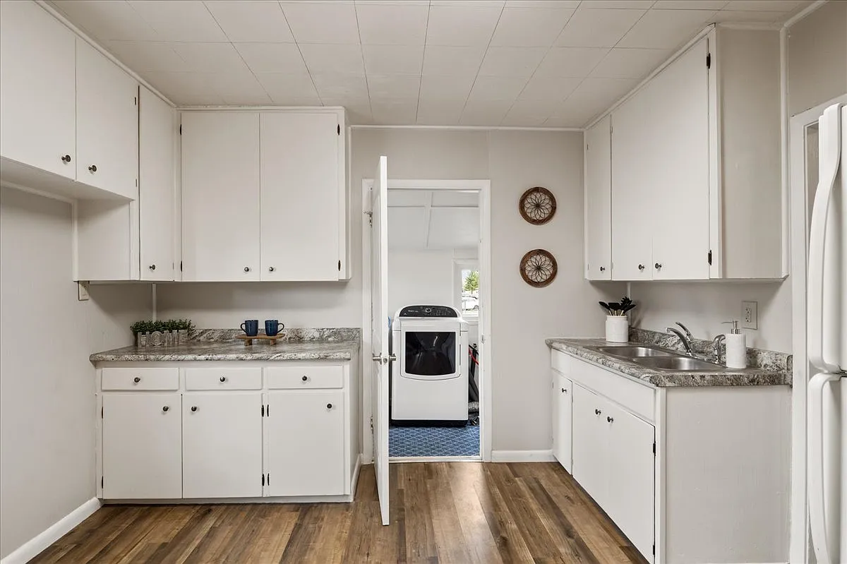 2 bed, 910 sqft, $1,300 — Photo 4