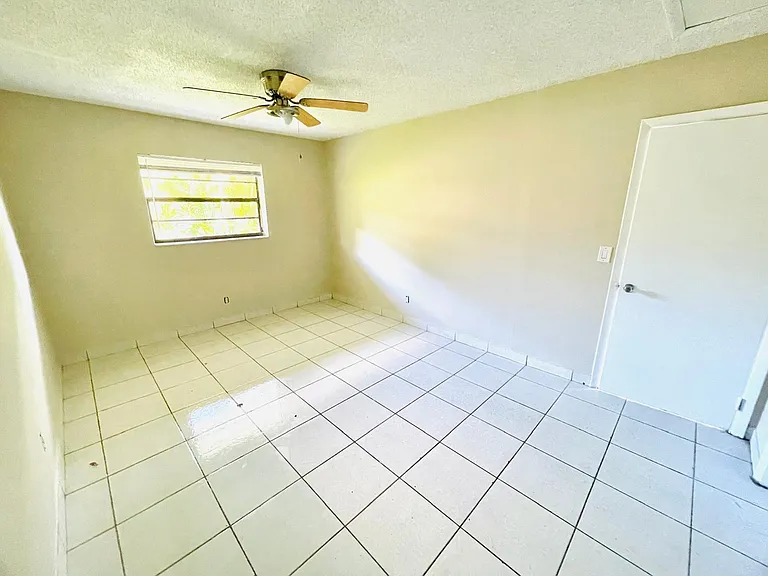 1445 SW 33rd St — Photo 11