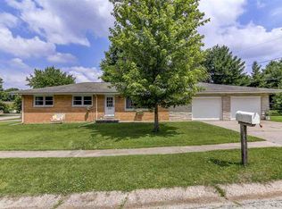 230 S 4th St, Riverton, IL