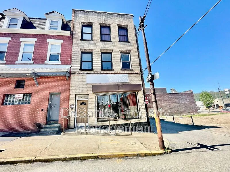 2 bed, 1.0 bath, 800 sqft, $900 — Photo 3