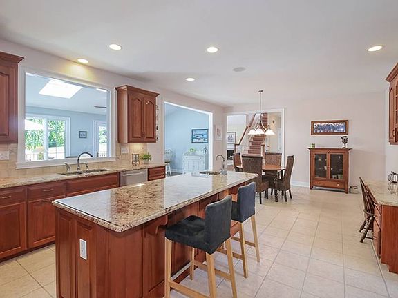 4th image of 40 Old Dairy Ln