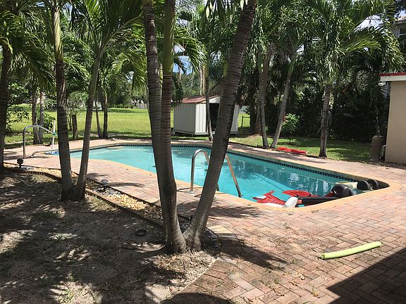 5th image of 1537 SW 30th St