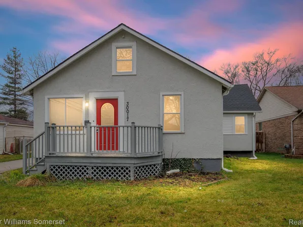 30017 5th St, Saint Clair Shores, MI 48082