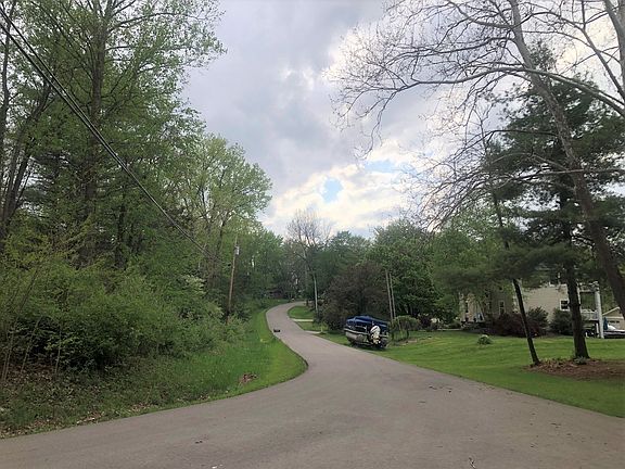 4th image of 2946 W Shore Dr