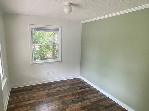 5th image of 303 Armstrong Ave