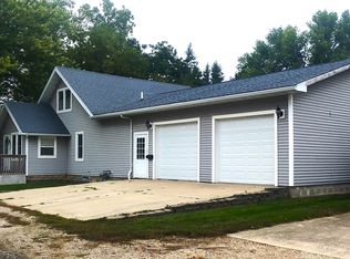 1008 1st Ave, Armstrong, IA 50514