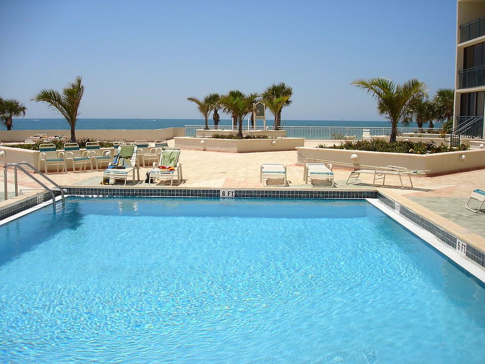Heated Pool and Jacuzzi