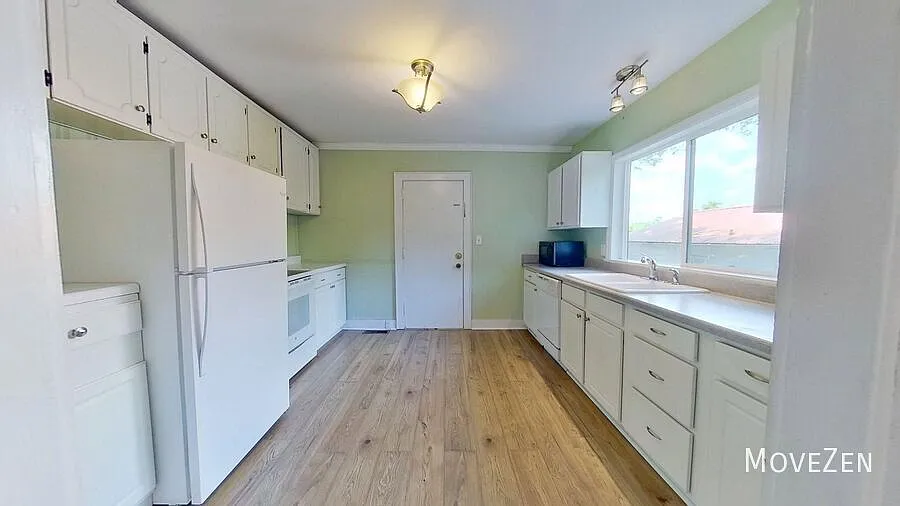 2256 Lake Shore Dr Wilmington NC 28401 Adorable Craftsman Cottage Great Location! — Photo 2