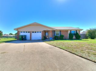 222 Choctaw Pl, Yukon, OK 73099
