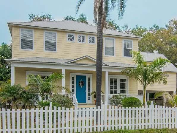 2807 Sanders Dr, Tampa, FL 33611
