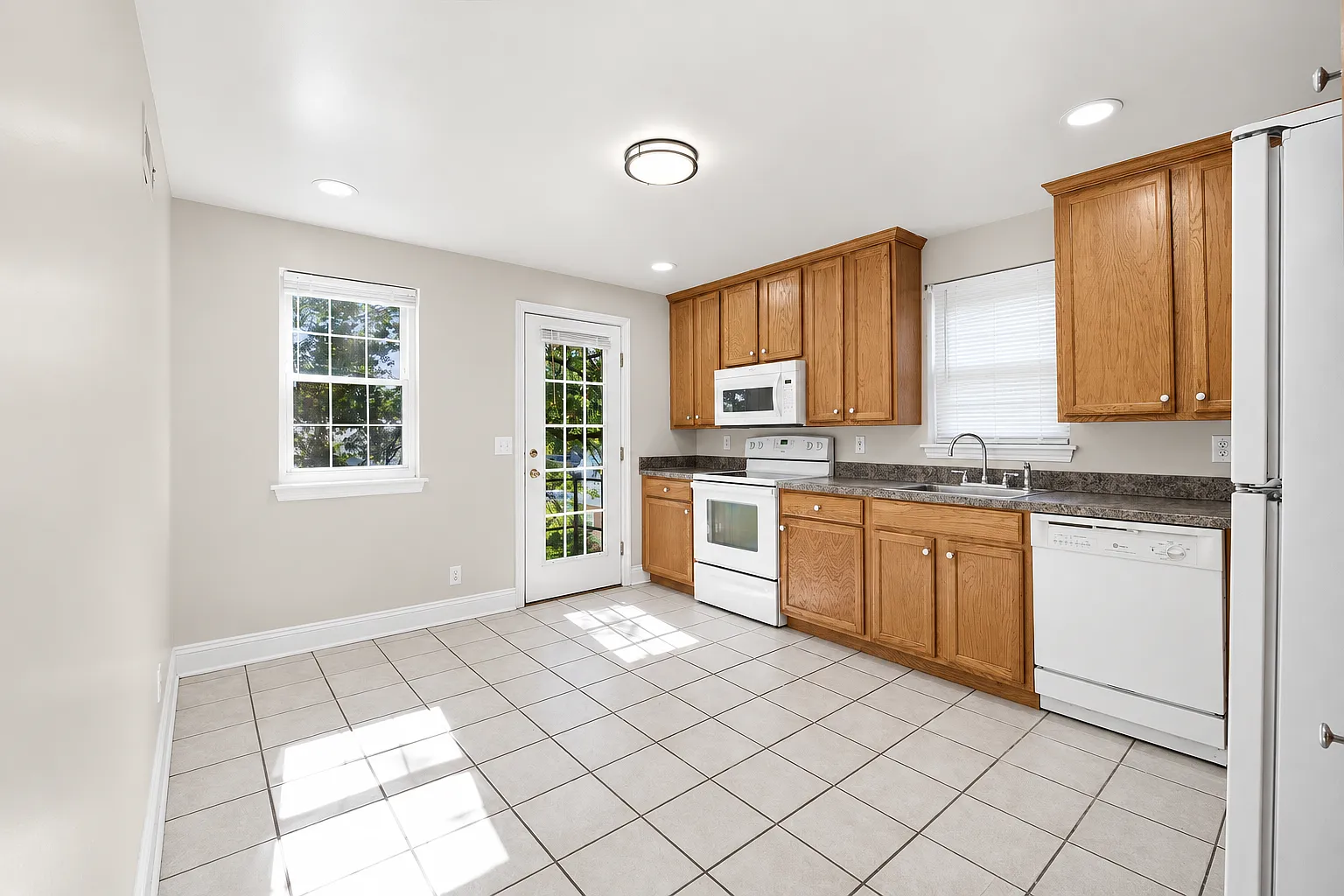 2 bed, 800 sqft, $1,595 — Photo 2