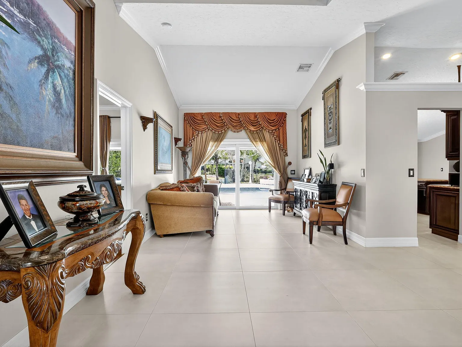 4 bed, 2.0 bath, 2799 sqft, $12,500 — Photo 4