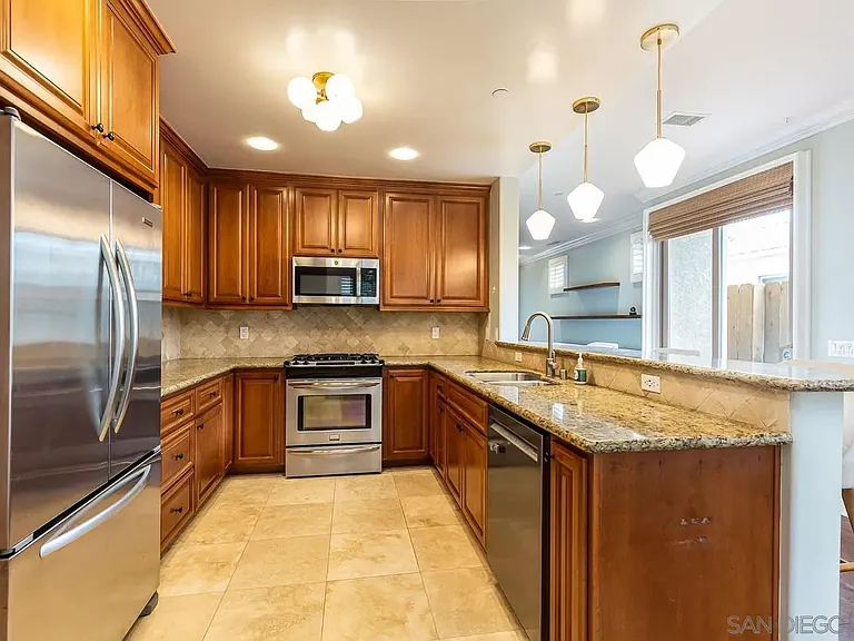 1368 Oliver Ave — Photo 12