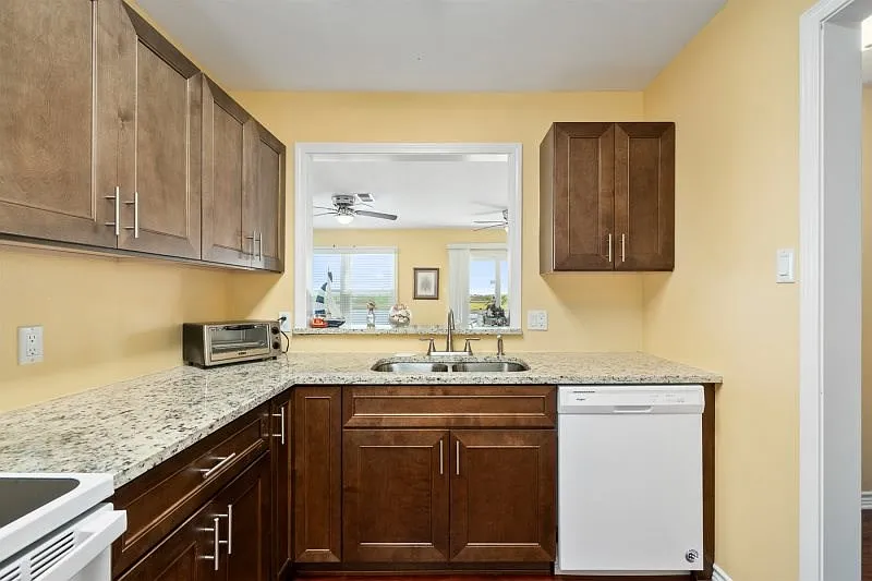2 bed, 2.0 bath, 1056 sqft, $2,000 — Photo 3