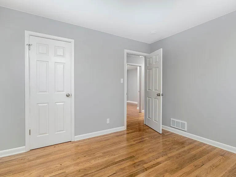 1900 Akron St — Photo 10