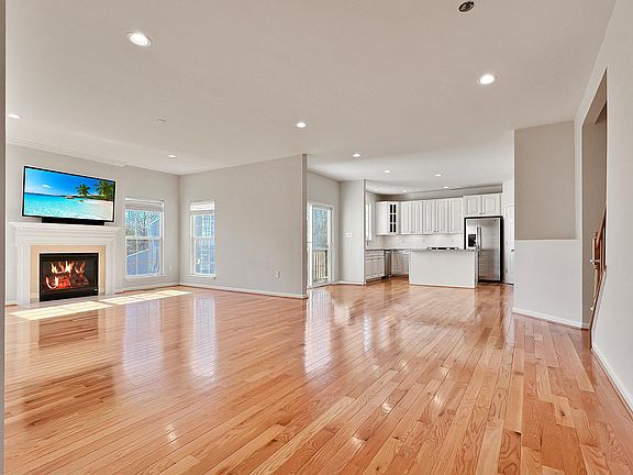 3rd image of 8125 Tenbrook Dr