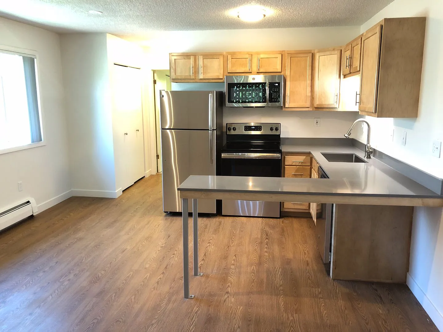 2200 Canyon — Photo 2