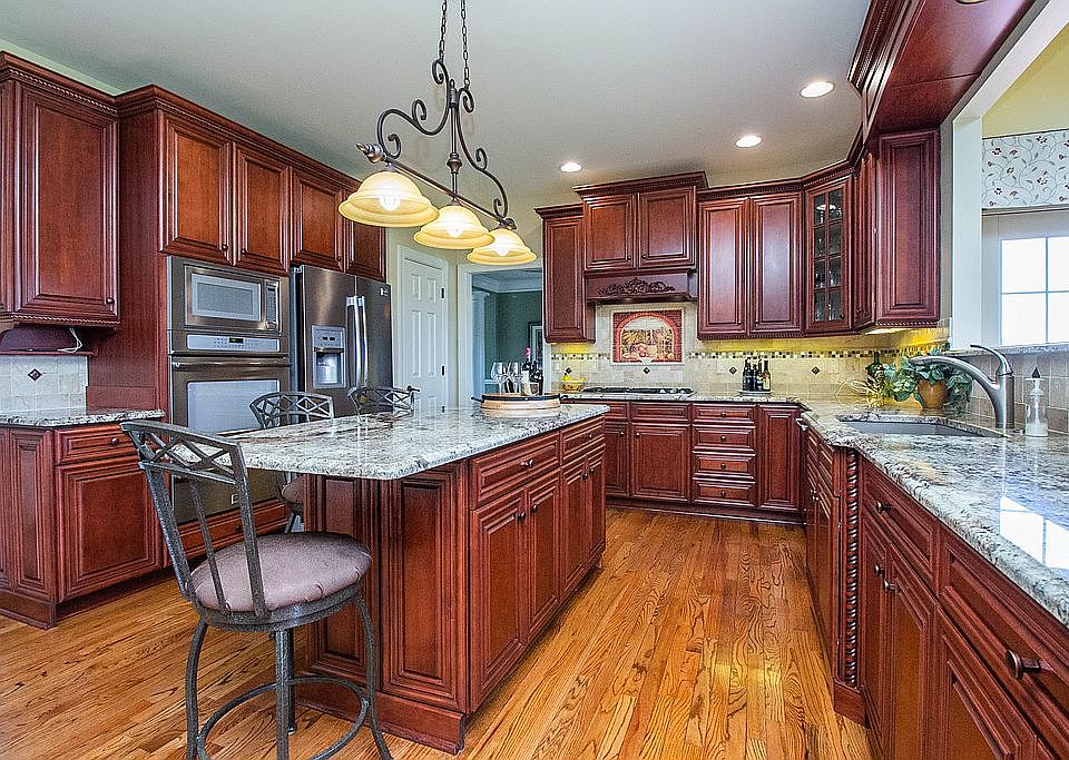 2nd image of 46639 Pinehurst Cir