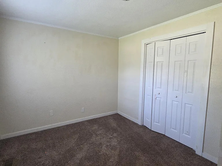 215 E Myrtle Dr — Photo 16