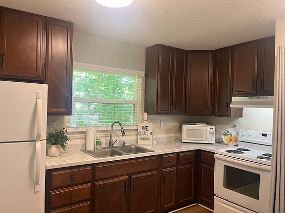 5th image of 333 Beechwood Ct #A