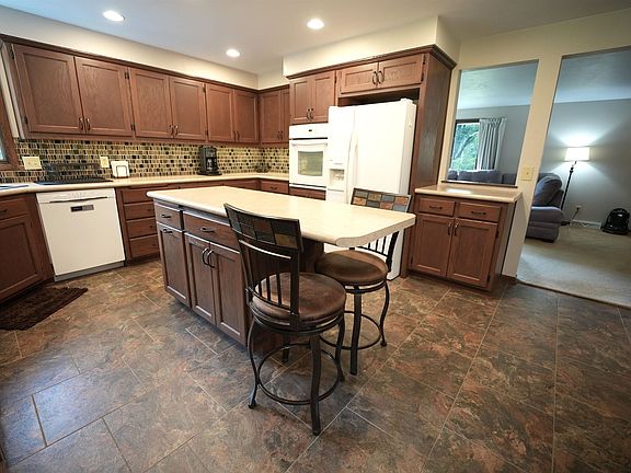 4th image of 208 W Highland Dr