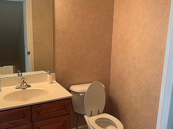 1/2 bath main floor