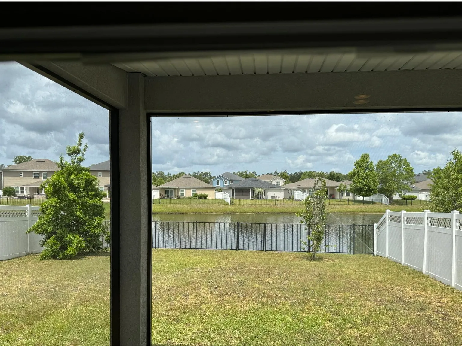 3 bed, 2.5 bath, 1999 sqft, $2,600 — Photo 3