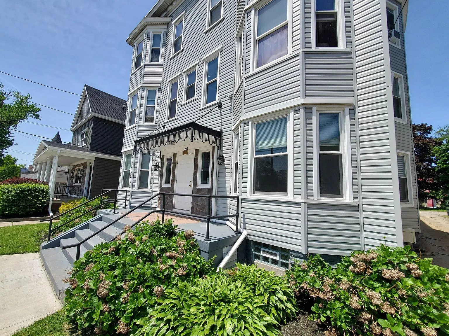 326w8th — Photo 2